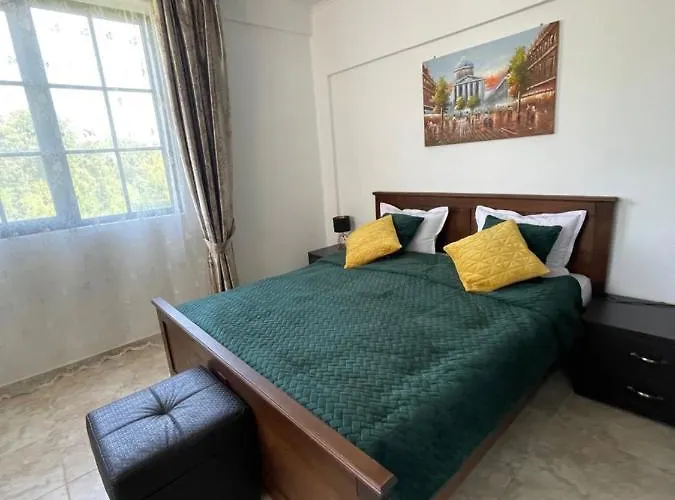 In The Cliff & **** Lägenhet